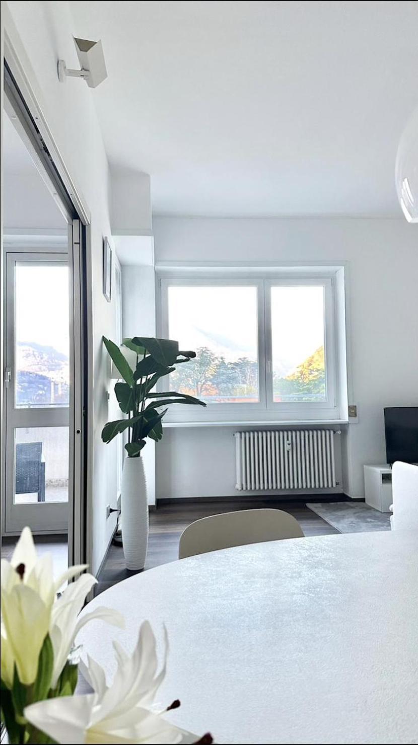 Luxury Apartment With View Côme Esterno foto