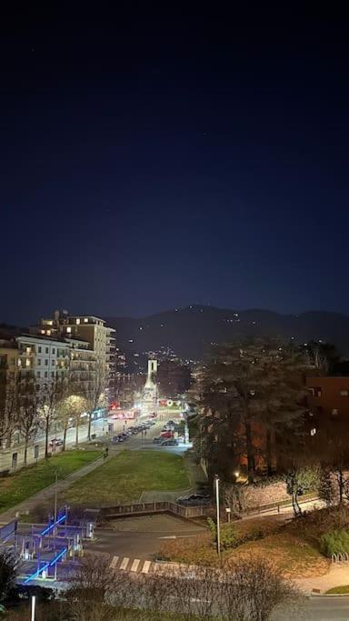 Luxury Apartment With View Côme Esterno foto